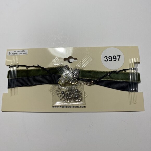 Wallflower Womens 3 Pc Choker Necklace Set Multicolor Velvet Star Design - Picture 5 of 6